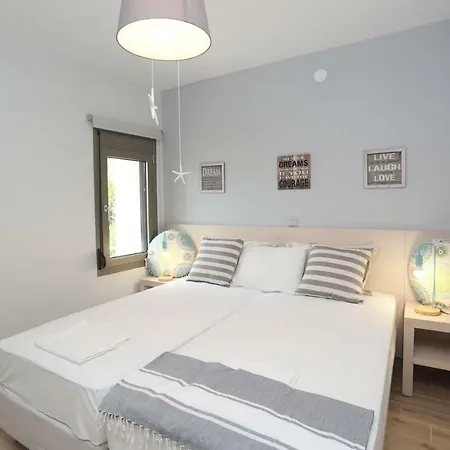 Theasea * Aya Paraskevi